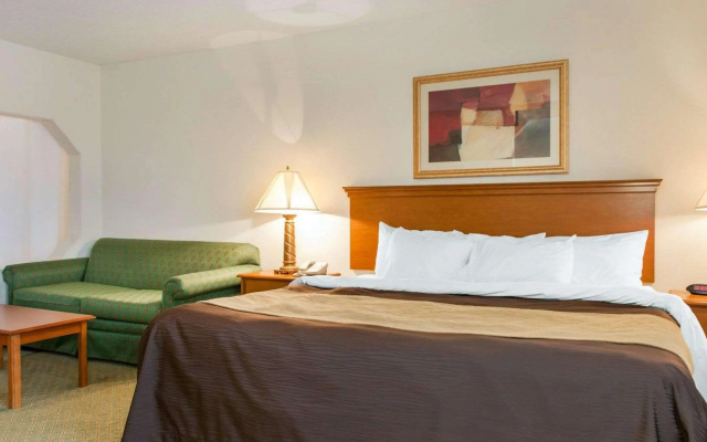 Quality Inn & Suites Near Amish Country