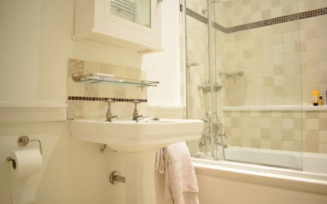 1 Bedroom Flat In Knightsbridge Sleeps 2