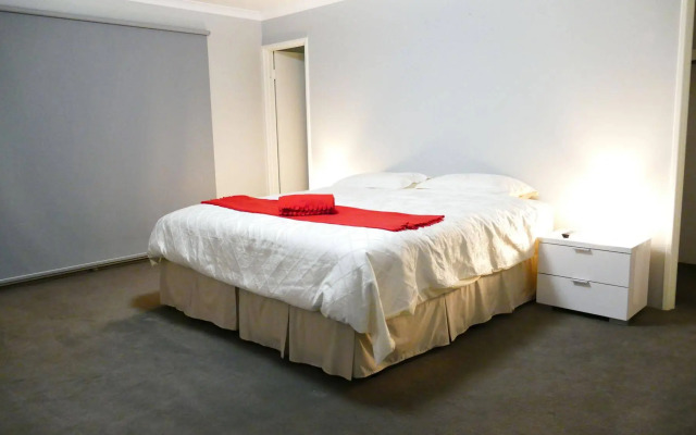 Rainbow Dream House PERTH Holiday Home