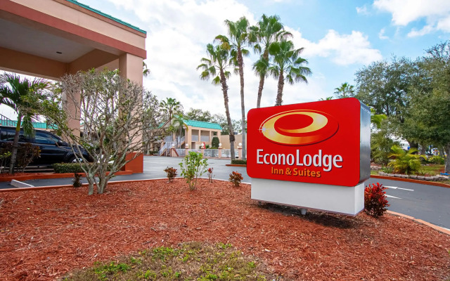 Econo Lodge Inn & Suites