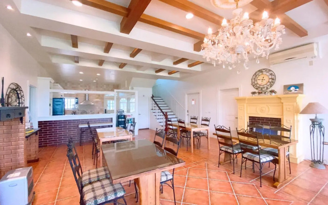 Isa Butterfly Kids BnB