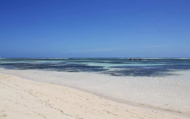 Noah Beach Hotel & Suites