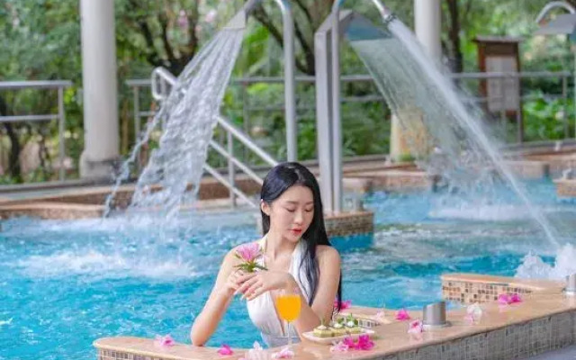 Xinyinzhan Hot Spring Holiday Resort