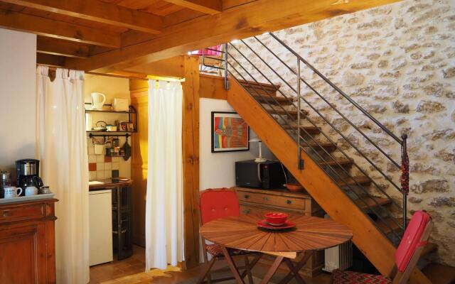 Pretty stone house with own terrace and private garden, Grignan