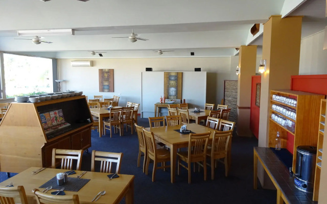 Black Dolphin Motel & Apartments