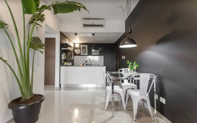 Modern 1 BR Apartment