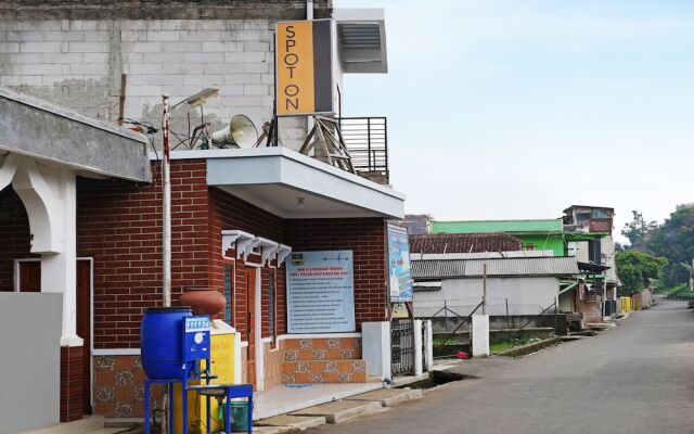 OYO Homes 91014 Eco Tourism Desa Cibodas Areng 2 Syariah