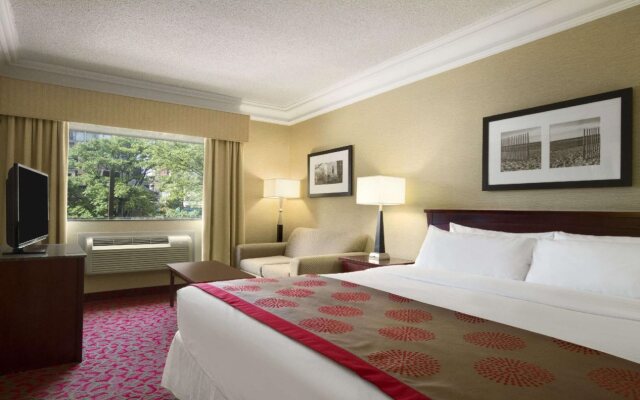 Hampton Inn & Suites by Hilton Toronto Downtown