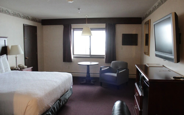 Shiretown Inn & Suites