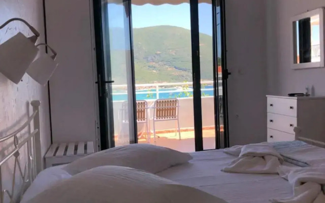 Salt & Blue Rooms