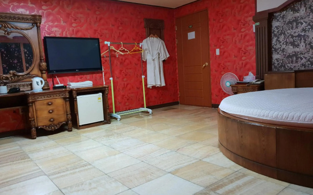 Plus Motel