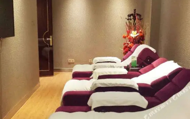 Golden Kirin Hotel