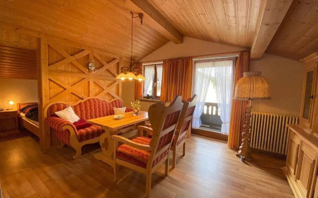 Ferienwohnung Emilia mit Bergblick (Westen)