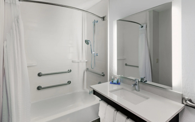Holiday Inn Express & Suites Houston - Memorial Park Area by IHG