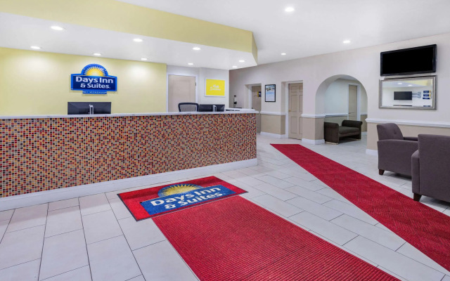 Days Inn & Suites by Wyndham Williamsburg Colonial