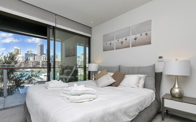 QV Modern Waterfront Apartment - 857