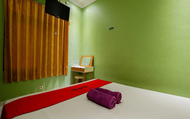 RedDoorz near Universitas Diponegoro 2