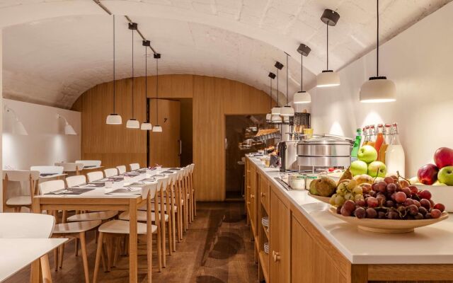 Отель 9Hotel Republique