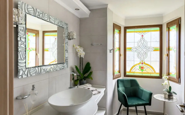 Villa Filoxenia - by the sea - up to 12 guests