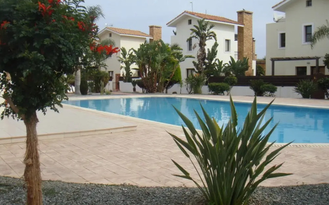 Jolie Villa