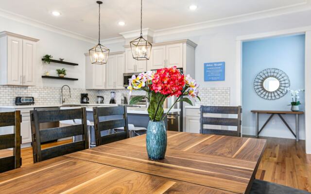 Brand New Condo with Pool - Steps to St Charles Ave