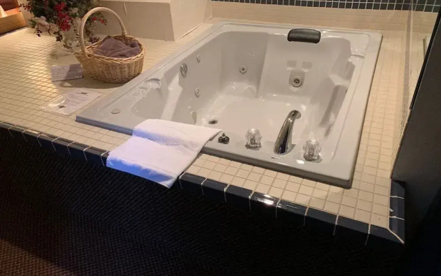 Lomira Inn and Suites