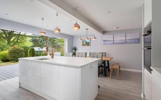 Spacious countryside 4 bedroom bungalow