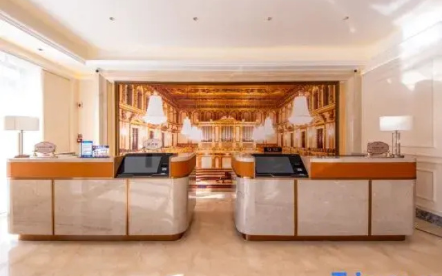 Vienna Hotel (Jubao Road, Zhidan County)