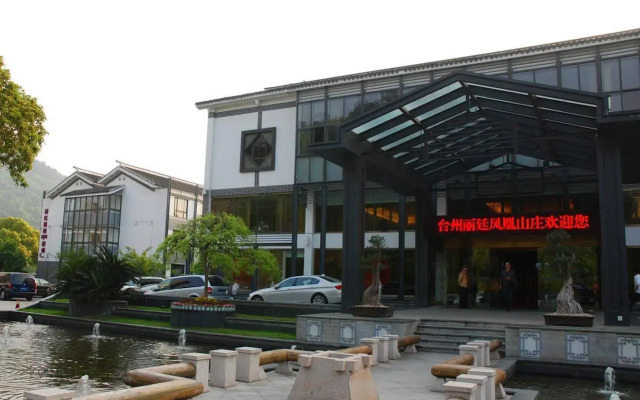 S&N Phoenix Comfort Villa