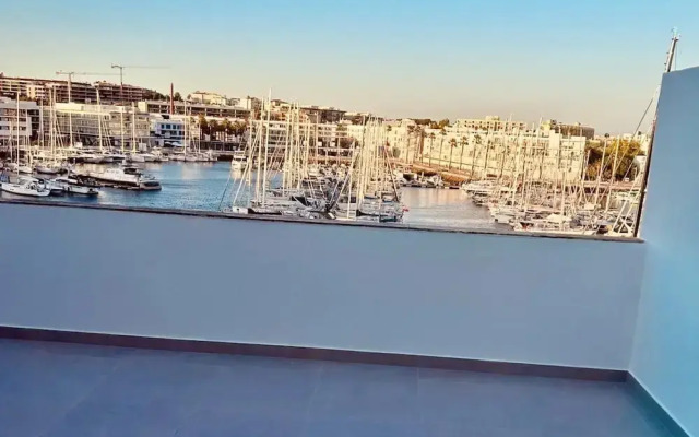 Spectacular Lagos Marina View apt on Promenade