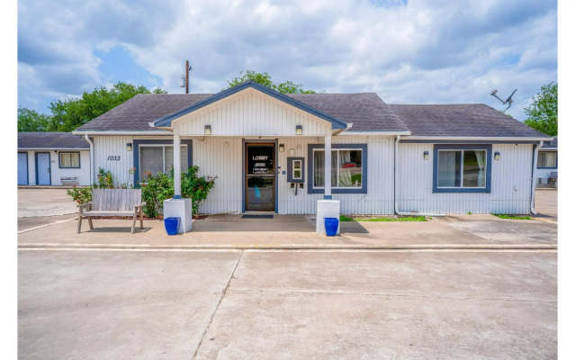 OYO Budget Inn Falfurrias Hwy 281