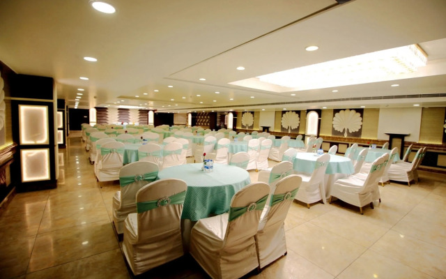 Pinnacle by Click Hotels, Lucknow