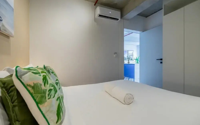 w Spectacular 2BR in Plaza Herrera