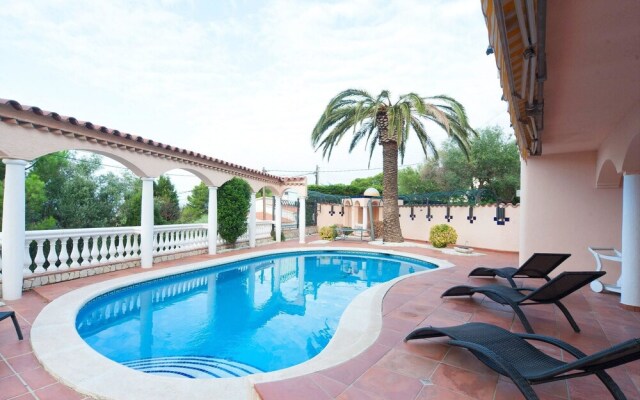 Villa With 5 Bedrooms in El Mas Fumats, With Private Pool, Enclosed Ga