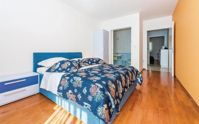 Nice Home in Rogoznica With Wifi and 5 Bedrooms