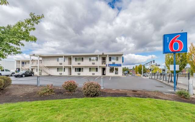 Motel 6 Beaverton, OR