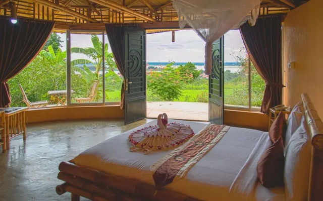 Hanchey Bamboo Resort
