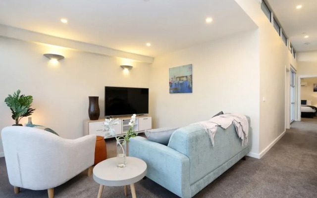 StayCentral Brunswick Penthouse