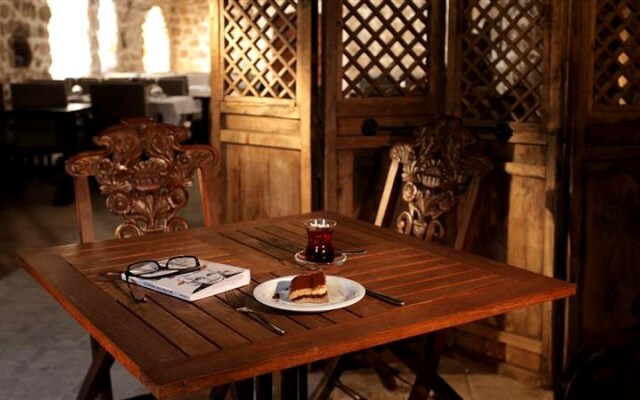 Kasri Nehroz Otel
