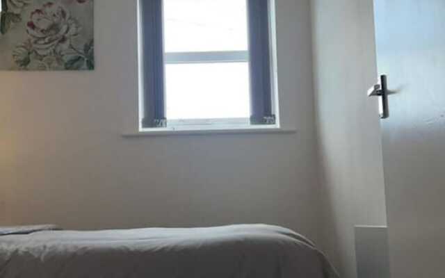 Beautiful 1-bed Apartment in Tipton