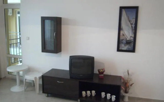 Nicol Apartment in Hermes Complex