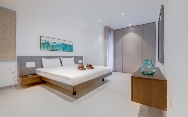 Luxury 2BR Apartment in Portomaso