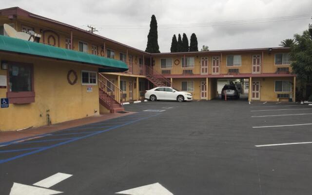 Super 7 Motel