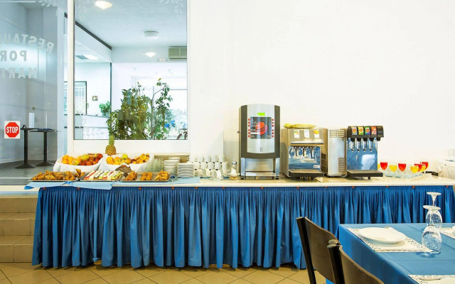 Xenios Port Marina Hotel