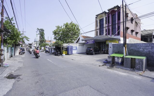 Oyo Life 2573 Griyo Kost Putra 205