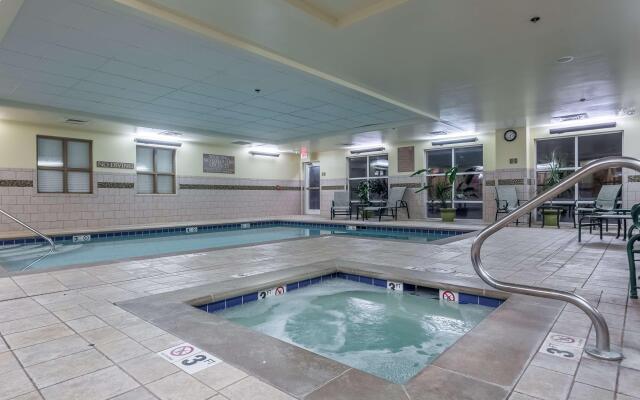 Country Inn & Suites by Radisson, Knoxville at Cedar Bluff, TN