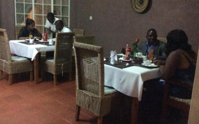 Palm Valley Lodge