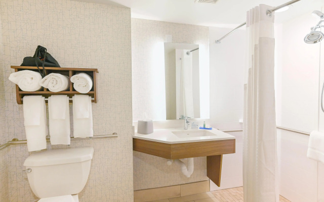 Holiday Inn Express Richmond Airport by IHG