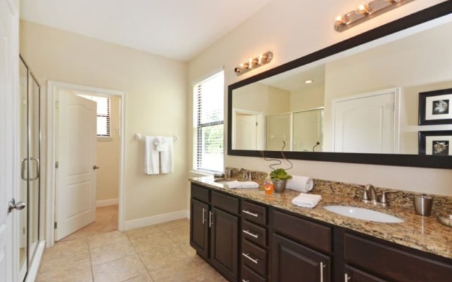 Fountains Retreat 4 Bedroom Condo by RedAwning