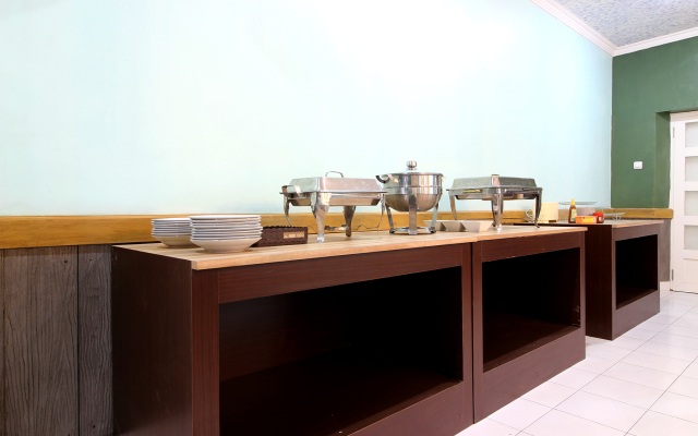 RedDoorz Plus Syariah near Lempuyangan Station 3